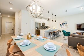 Stylish Home w/ Private Pool, 10 Min. From Disney!