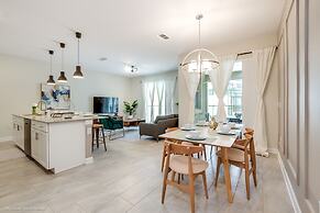 Stylish Home w/ Private Pool, 10 Min. From Disney!