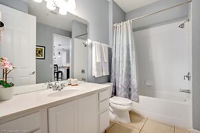 Freshly Remodeled Vista Cay Condo Near Disney!