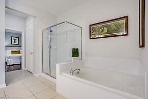 Freshly Remodeled Vista Cay Condo Near Disney!