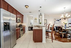 Freshly Remodeled Vista Cay Condo Near Disney!