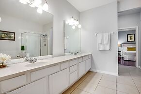 Freshly Remodeled Vista Cay Condo Near Disney!