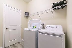 Beautiful Home W/private Pool & Spa, Near Wdw!