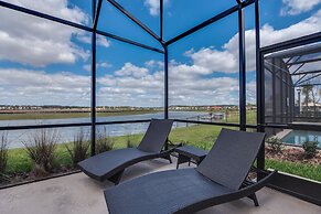 Beautiful Home W/private Pool & Spa, Near Wdw!