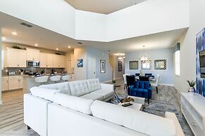 Beautiful Home W/private Pool & Spa, Near Wdw!