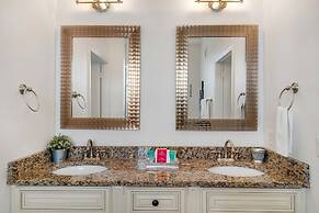 Updated Condo Near Conv Ctr, I-drive & Universal!