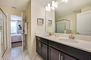 Stunning Villa W/private Pool & Spa + Game Room!