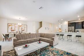 Stunning Villa W/private Pool & Spa + Game Room!