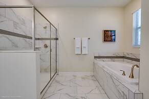 Stunning Villa W/private Pool & Spa + Game Room!