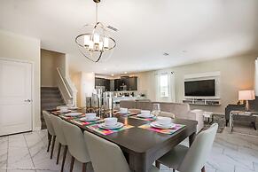 Stunning Villa W/private Pool & Spa + Game Room!