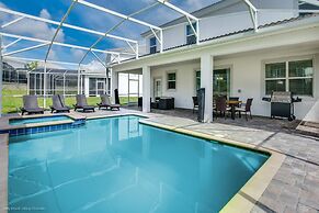 Stunning Villa W/private Pool & Spa + Game Room!