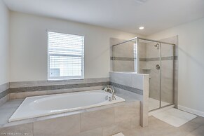 Contemporary Home w/ Private Pool& Spa!