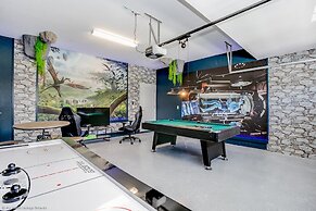 Contemporary Home w/ Private Pool& Spa!