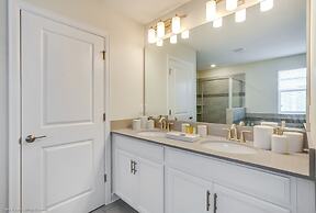 Contemporary Home w/ Private Pool& Spa!