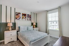 Contemporary Home w/ Private Pool& Spa!