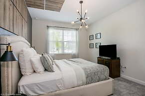 Contemporary Home w/ Private Pool& Spa!