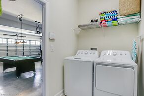 Contemporary Home w/ Private Pool& Spa!