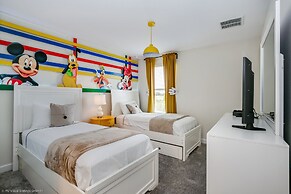 Contemporary Home w/ Private Pool& Spa!