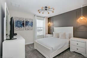 Contemporary Home w/ Private Pool& Spa!