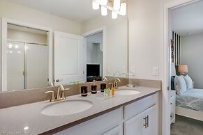 Contemporary Home w/ Private Pool& Spa!