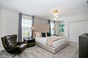 Contemporary Home w/ Private Pool& Spa!