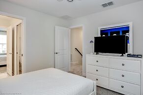 Contemporary Home w/ Private Pool& Spa!