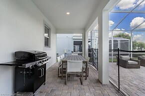 Contemporary Home w/ Private Pool& Spa!