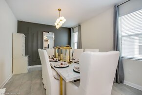 Contemporary Home w/ Private Pool& Spa!