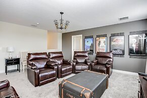 Contemporary Home w/ Private Pool& Spa!