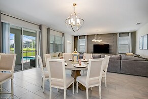 Contemporary Home w/ Private Pool& Spa!