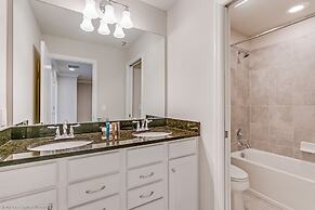 Beautiful Townhome W/private Pool 7 mi to Disney