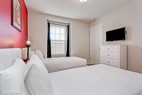 Beautiful Townhome W/private Pool 7 mi to Disney