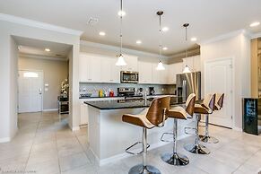 Beautiful Townhome W/private Pool 7 mi to Disney