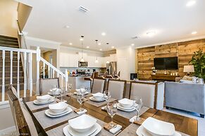 Beautiful Townhome W/private Pool 7 mi to Disney