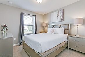 Beautiful Townhome W/private Pool 7 mi to Disney