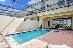 Beautiful Townhome W/private Pool 7 mi to Disney