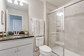 Beautiful Townhome W/private Pool 7 mi to Disney