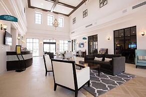 Beautiful Townhome W/private Pool 7 mi to Disney