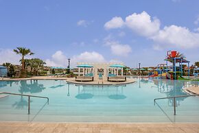 Beautiful Townhome W/private Pool 7 mi to Disney