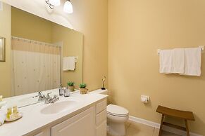 Condo W/view of New Orlando Eye!near Attractions