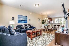 Spacious Vista Cay Townhome Newly Furnished!