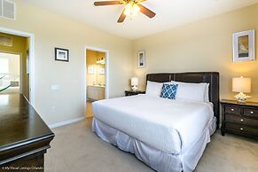 Spacious Vista Cay Townhome Newly Furnished!