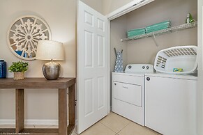 Newly Updated Condo, Near Conv. Center