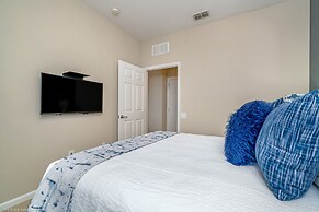 Newly Updated Condo, Near Conv. Center