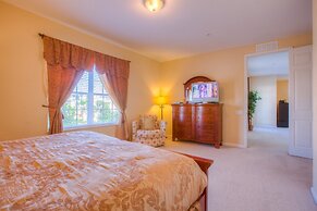 Lovely Third-floor Vista Cay Resort Condo!