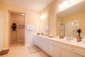 Lovely Third-floor Vista Cay Resort Condo!