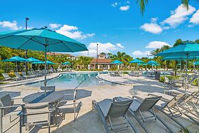 Lovely Third-floor Vista Cay Resort Condo!