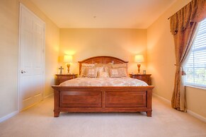 Lovely Third-floor Vista Cay Resort Condo!