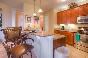 Lovely Third-floor Vista Cay Resort Condo!