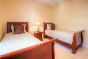 Lovely Third-floor Vista Cay Resort Condo!